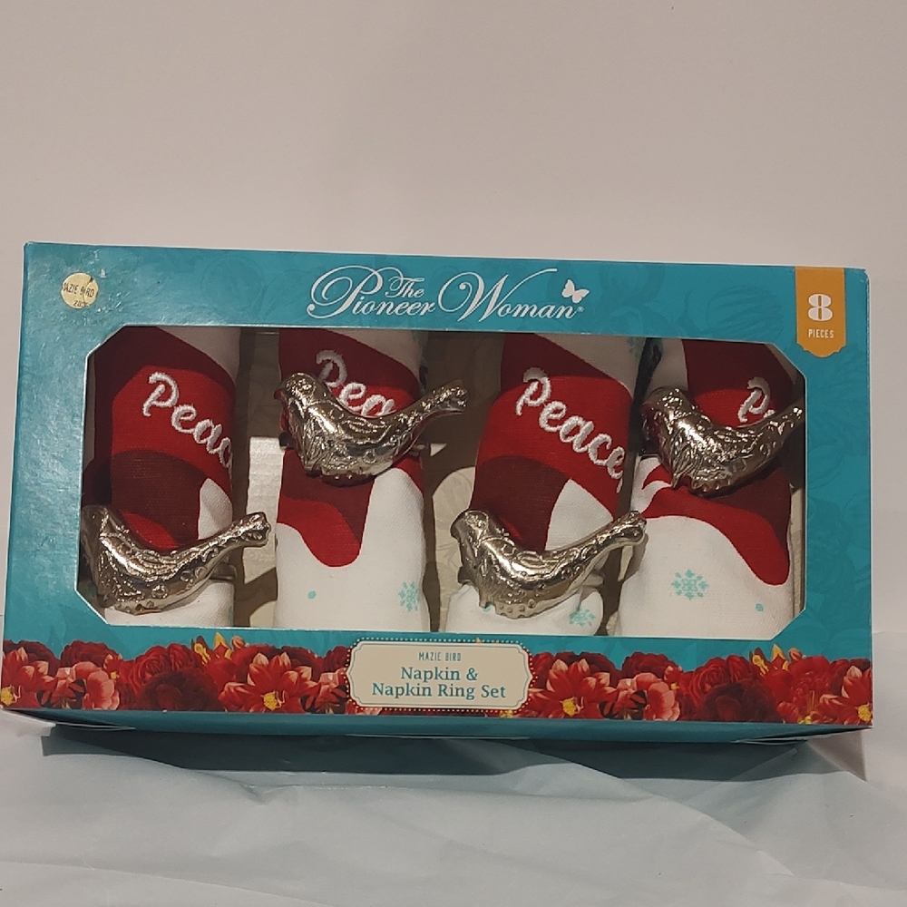 The Pioneer Woman Red Napkin Set with Silver Rings